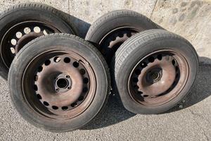Ruote complete Peugeot 2008 208 Bridgestone