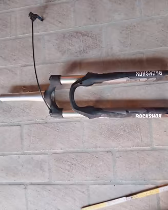 Forcella Rockshox 27.5 con perno 