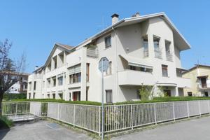 4 LOCALI A PESCHIERA DEL GARDA