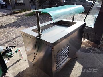 Frigorifero da esposizione con riserva 