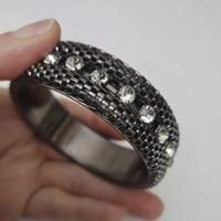 BRACCIALE RIGIDO A FASCIA IN MAGLIA METALLICA