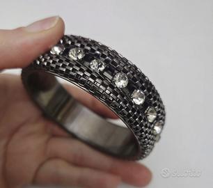 BRACCIALE RIGIDO A FASCIA IN MAGLIA METALLICA