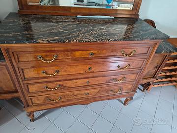 Cassettiera e comodini antichi