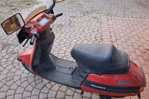 Moto Scooter Peugeot Metropolis FO 51