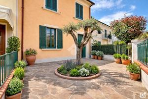 CASA INDIPENDENTE A CAPRAIA E LIMITE