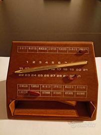 Calendario perpetuo da tavolo 