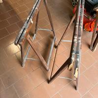 Coppia di cavalletti in legno robusti