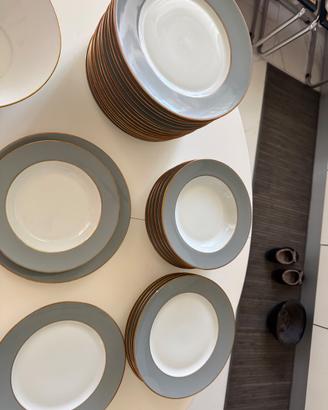 Servizio piatti Limoges grigio con filetto oro -