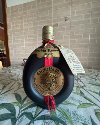 Liquore Vecchia Romagna etichetta oro.