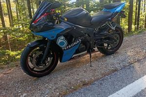 YAMAHA R6 iniezione del 2005 con vespa