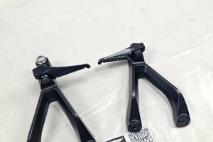 COPPIA PEDANE POSTERIORI PASSSEGGERO PER HONDA CBR