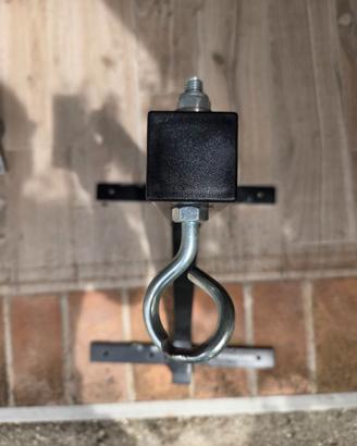 supporto da muro per sacco da boxe