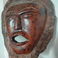 Maschera africana vintage in legno artigianale