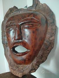 Maschera africana vintage in legno artigianale