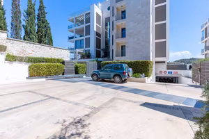 Trivano + cantina e p.auto - Via dei Falconi 61
