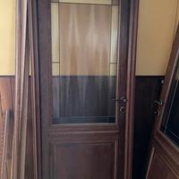 Porte da interno in legno e vetro.