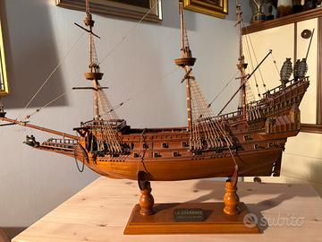 Modellino legno fatto a mano vascello La Couronne