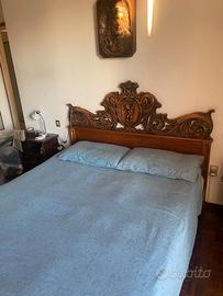 Letto matrimoniale in legno massello intagliato