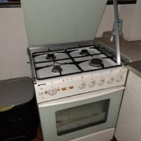 Cucina a gas 4 fuochi e forno elettrico 