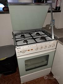 Cucina a gas 4 fuochi e forno elettrico 
