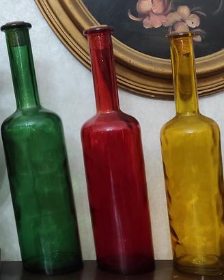 Bottiglie di vetro colorato