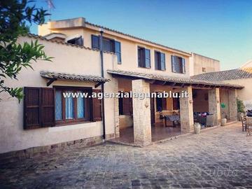 Villa con ampio giardino
