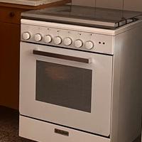 Cucina a  gas con forno elettrico