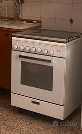 Cucina a  gas con forno elettrico