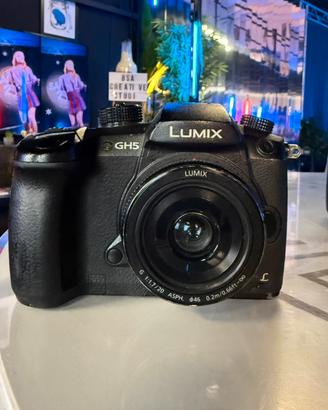 Panasonic Lumix GH5 senza obbiettivo – 4K 60fps