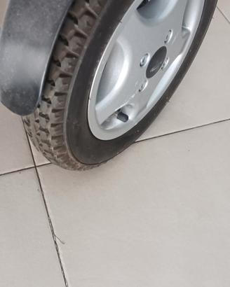 sedia a rotelle motorizzata 