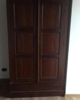 Mobile in legno massello