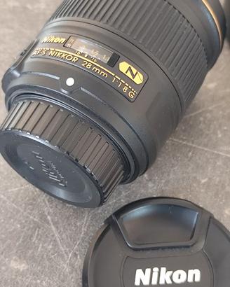 AF-S Nikkor 28 mm 1.8 G per Nikon F