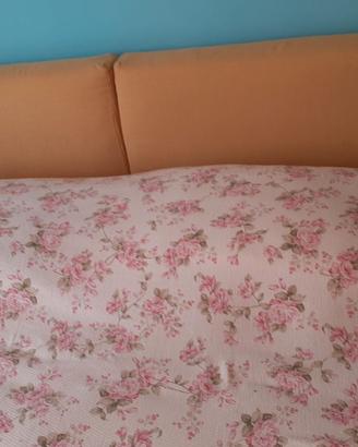 Letto matrimoniale in tessuto 