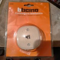 connettore telefonico 