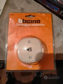 connettore telefonico 