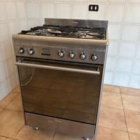 Forno con piano cottura gas in acciaio