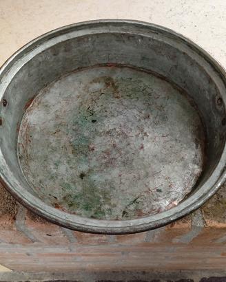 Antico tegame in rame con manici in ottone 