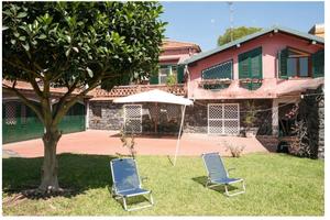 Acireale Casa vacanze con giardino vicino al mare