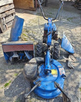 macchina agricola tosaerba spargineve