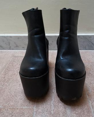 Stivaletti con tacco largo