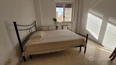 Camera con letto matrimoniale