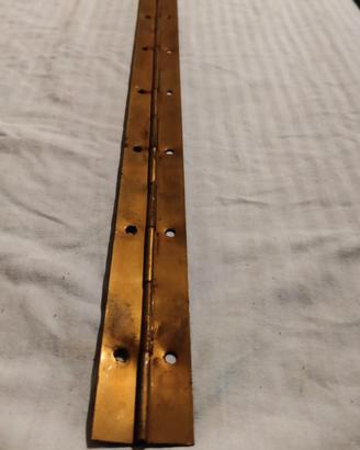 Cerniera rigida per mobili in legno