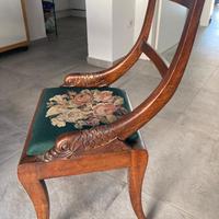 Tavolo rotondo in legno intarsiato con sedie