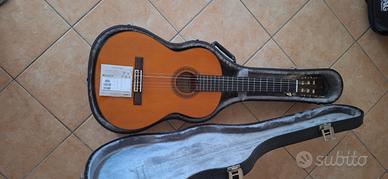 Chitarra Yamaha CG 120 con custodia rigida
