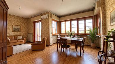 Appartamento di 195 m² con 4 locali e box auto dop