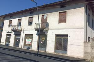 NEGOZIO A GRUMELLO DEL MONTE