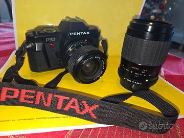 Fotocamera analogica Pentax P30 con 2 obiettivi
