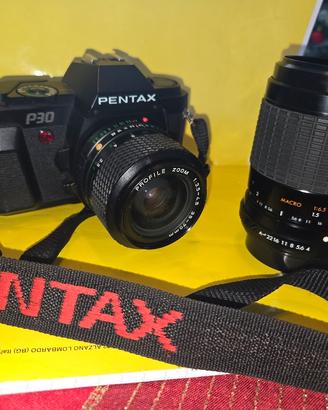 Fotocamera analogica Pentax P30 con 2 obiettivi