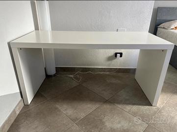 Scrivania IKEA bianca