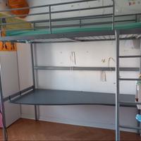 letto rialzato con  scrivania Ikea